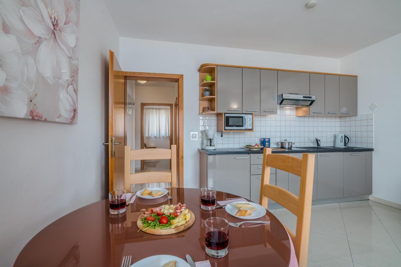 מאלינסקה Apartments Kvarner מראה חיצוני תמונה